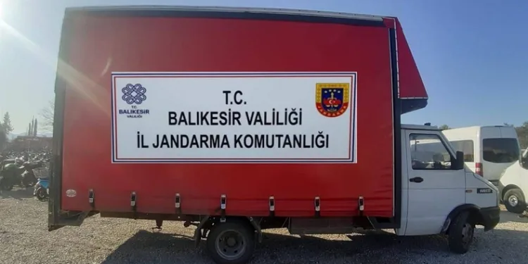 Balıkesir’de 38 düzensiz göçmen ve 1 organizatör yakalandı