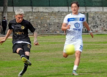 Çeşme Belediyespor yeniden lider