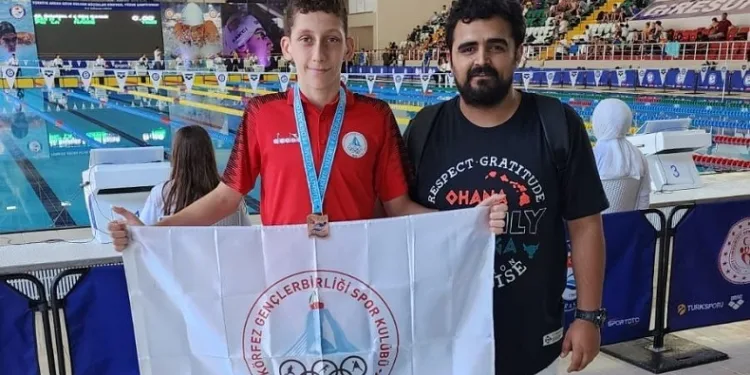 Katıldığı ilk uluslararası yüzme yarışlarından başarıyla döndü