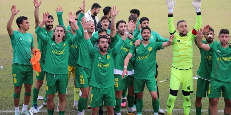 Edremitspor liderliğe yükseldi