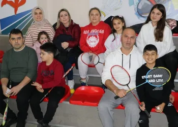Badmintonda aileler yarıştı