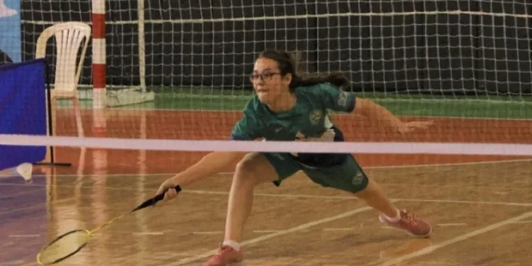 Genç yeteneklerin badminton mücadelesi başladı
