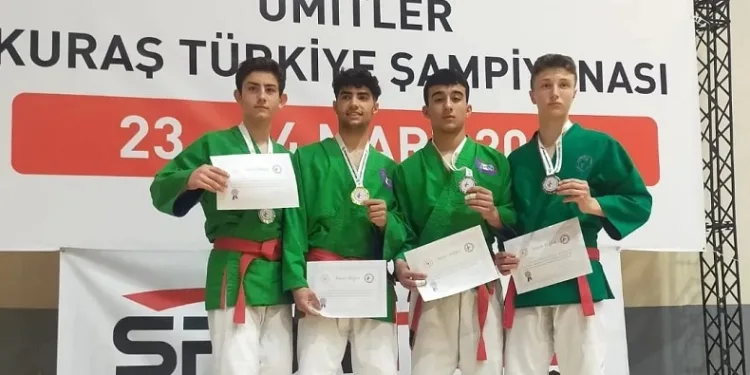 Kütahyalı sporculardan Ümitler Kuraş Türkiye Şampiyonası’nda zafer