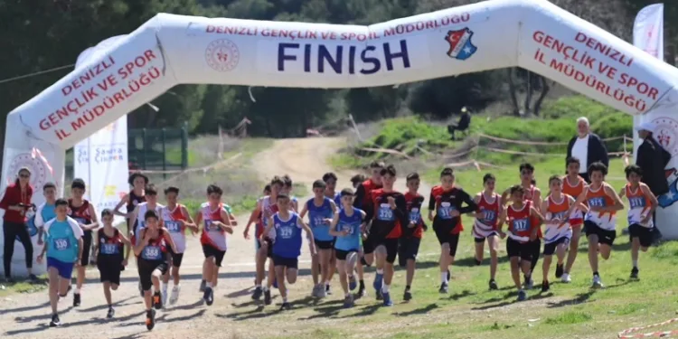 Denizli Atletizm Kros Bölge Şampiyonası’na ev sahipliği yaptı
