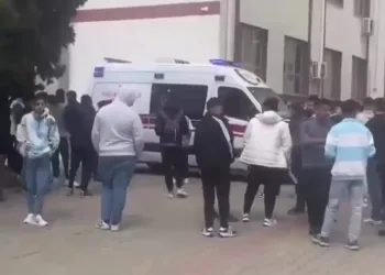 İzmir’de bir öğrenci şakalaştığı arkadaşını kazara yaraladı