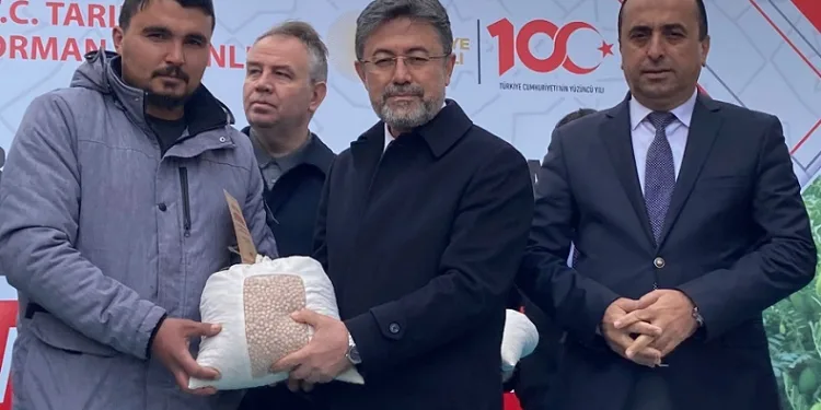 Bakan Yumaklı, Ankara’da tohum dağıtım törenine katıldı