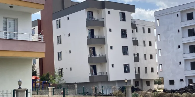 Mersin’de yan yatmaya başlayan bina mühürlendi