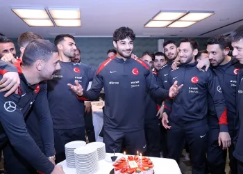 Milli Takım’da Ozan Kabak’ın doğum günü kutlandı