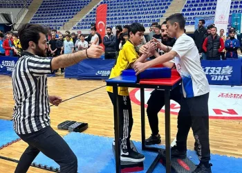 Van’da bilek güreşi müsabakaları sona erdi
