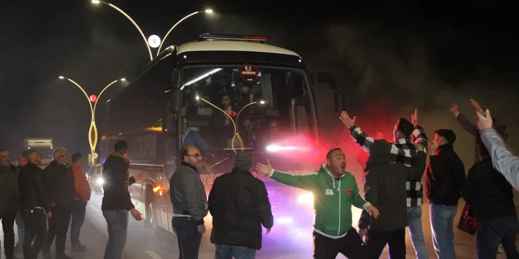 Bozokspor kafilesini taraftarlar şampiyon gibi karşıladı