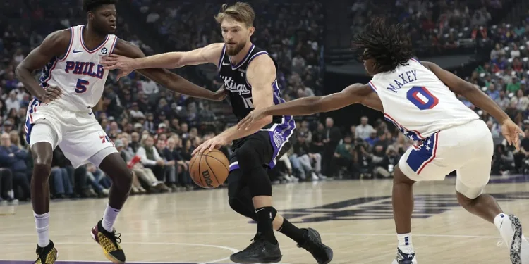 NBA’de Sabonis’in triple-double yaptığı maçta Kings, 76ers’ı mağlup etti