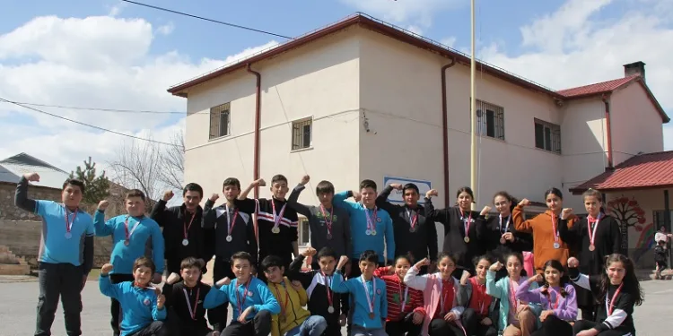Bu okulun bileği bükülmüyor!