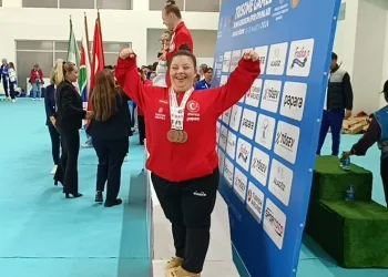 Egeli Down sendromlu cimnastikçi Selin Durgut, dünya üçüncüsü oldu