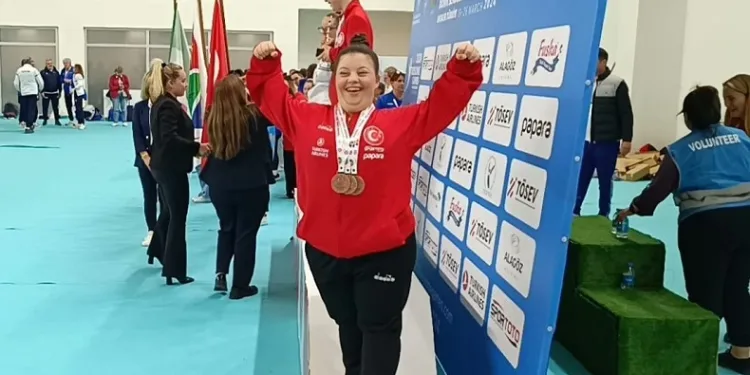 Egeli Down sendromlu cimnastikçi Selin Durgut, dünya üçüncüsü oldu