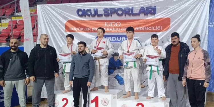Aydınlı genç judocular grup birinciliği müsabakalarında derece ile döndü
