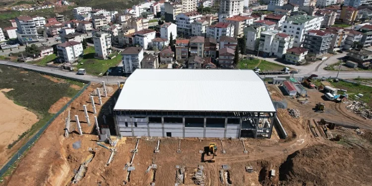 Çayırova’nın yeni spor salonunda çalışmalar devam ediyor