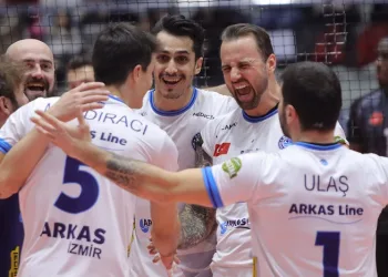Kupa Voley: Arkas Spor: 3 – Ziraat Bankkart: 2