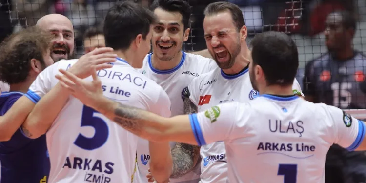 Kupa Voley: Arkas Spor: 3 – Ziraat Bankkart: 2