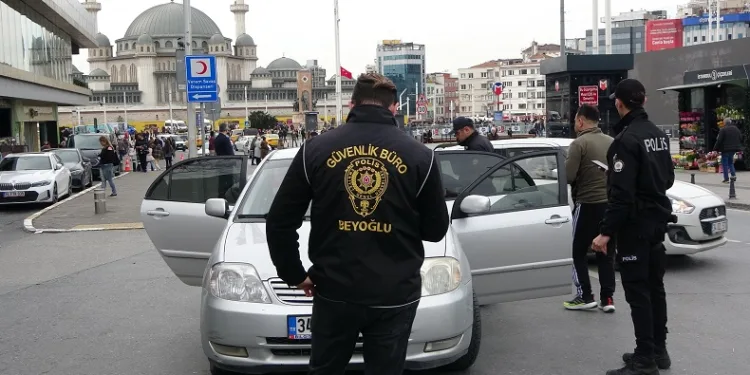 Taksim’de helikopter destekli huzur uygulaması yapıldı