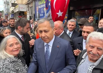 İçişleri Bakanı Ali Yerlikaya Erdek’te AK Parti Seçim Ofisi açılışına katıldı