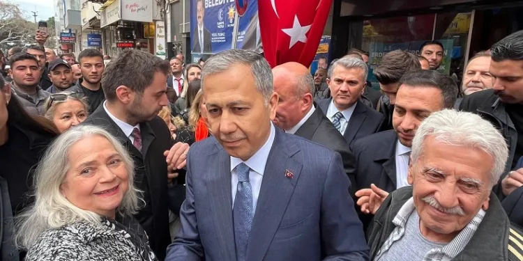 İçişleri Bakanı Ali Yerlikaya Erdek’te AK Parti Seçim Ofisi açılışına katıldı