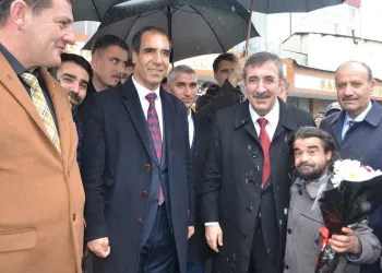 Cumhurbaşkanı Yardımcısı Cevdet Yılmaz; “Oyunuzu kendinize, Bulanık’a verin”