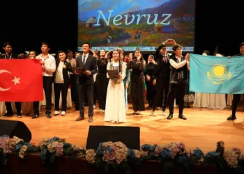 Kazak öğrenciler Nevruz’un gelişini coşkuyla karşıladı