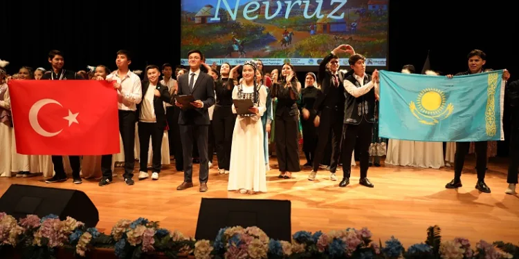 Kazak öğrenciler Nevruz’un gelişini coşkuyla karşıladı