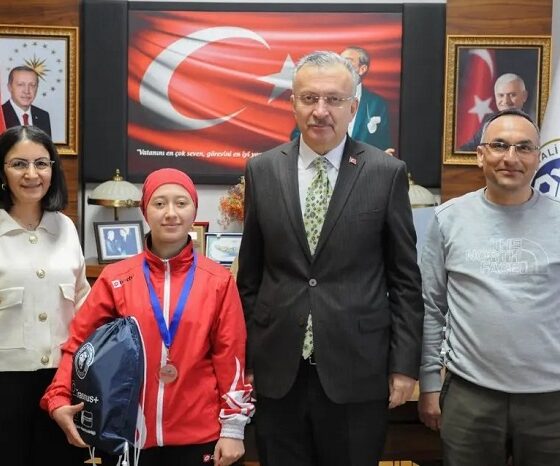 EBYÜ öğrencisi Ayşe Kader Yavuz, Dünya Kayak Şampiyonasında 5. oldu