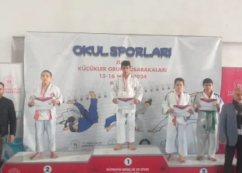 Başarılı sporcu gümüş madalya ile döndü
