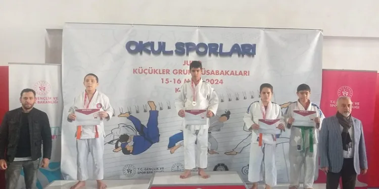 Başarılı sporcu gümüş madalya ile döndü