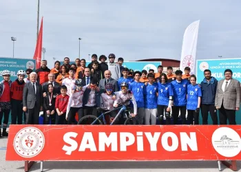 Afyonkarahisar’da Gençler ve Yıldızlar Bisiklet müsabakaları tamamlandı