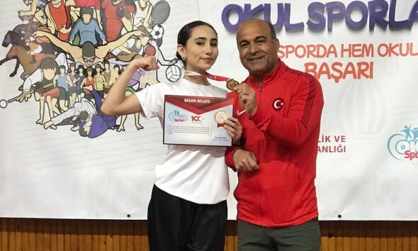 İlknur Su Topal, Genç kadınlar Türkiye Bilek Güreşi Şampiyonası'nda kazanan isim oldu