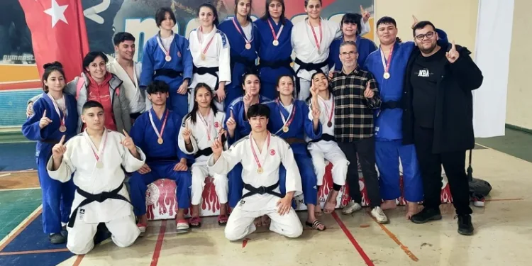 Yunusemreli genç judocular Kocaeli biletini 19 madalya ile aldı