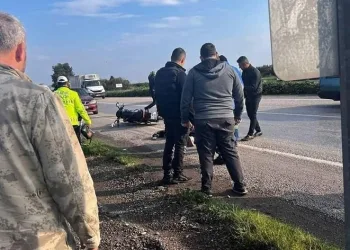 Tırla, motosiklet çarpıştı anne öldü, oğlu yaralandı