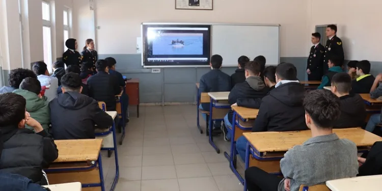 Ağrı’da lise öğrencilerine jandarma mesleği tanıtıldı