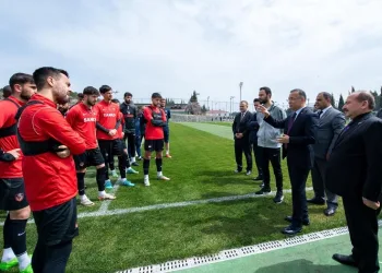 Vali Kemal Çeber’den Gaziantep FK’ya moral ziyareti