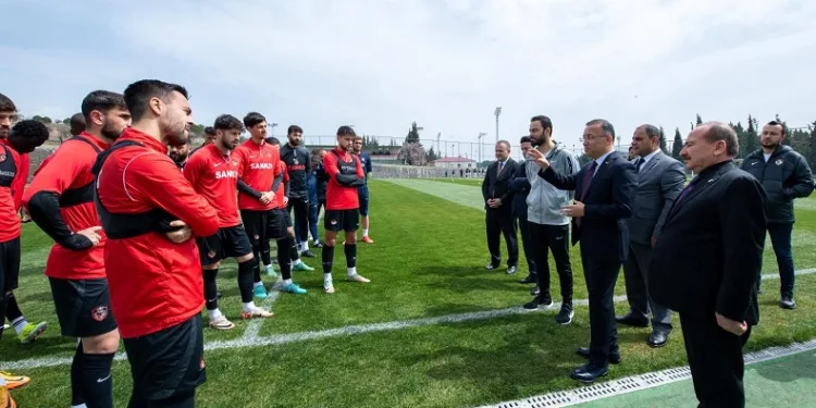 Vali Kemal Çeber’den Gaziantep FK’ya moral ziyareti