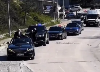Pendik’te muhtarın çakarlı lüks araç konvoyuna para cezası