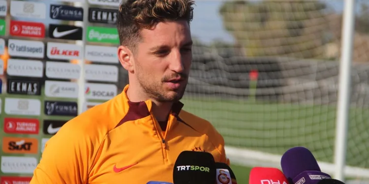 Mertens: “1 yıl daha futbola devam edeceğim”