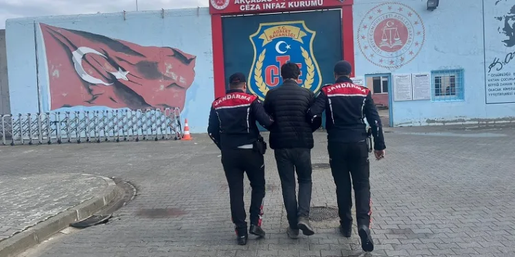 Yakalanan FETÖ firarisi tutuklandı