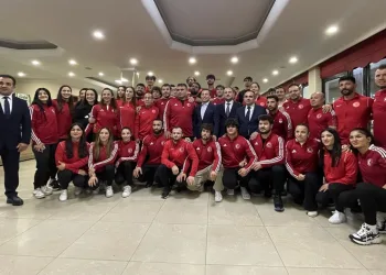 Güreş camiası iftarda bir araya geldi
