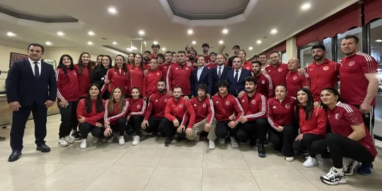 Güreş camiası iftarda bir araya geldi