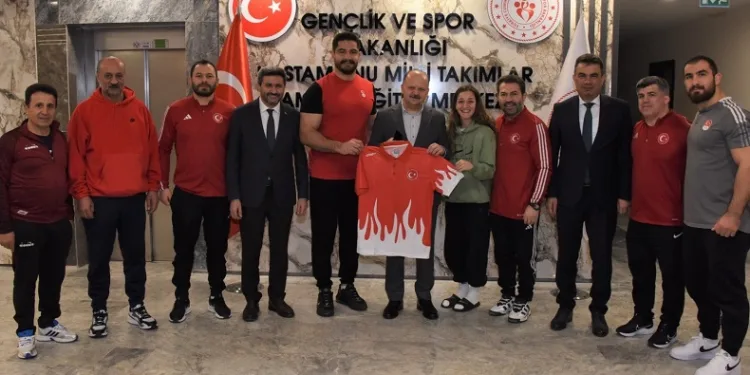 Kastamonu Valisi Meftun Dallı’dan olimpiyatlara hazırlanan şampiyon sporculara moral desteği