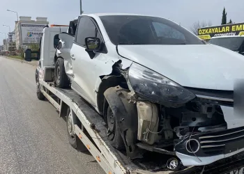 Kazada yaralanan anne kucağında çocukla gözyaşı döktü