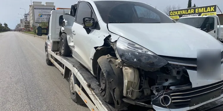 Kazada yaralanan anne kucağında çocukla gözyaşı döktü