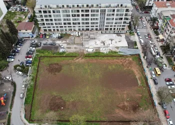 Bakırköy’de futbol sahasına yapılan tesis, belediye ile vatandaşı karşı kaşıya getirdi