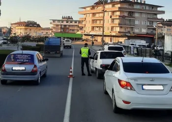 Alanya’da jandarmadan 23 araca trafikten men cezası