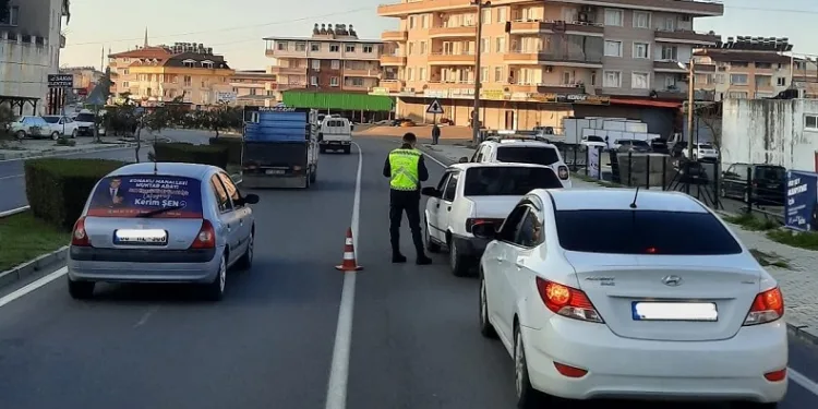 Alanya’da jandarmadan 23 araca trafikten men cezası