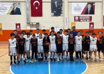 İki kardeş kulüp, 7’de 7 yaparak final maçını karşılıklı oynadı